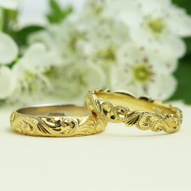 Yellow gold engraved wedding ring with paisley pattern