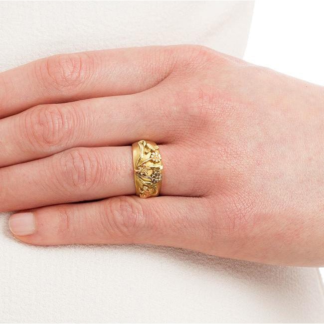 Hand view of chrysanthemum and rabbit ring