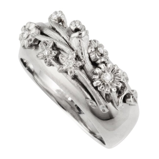 Diamond flower ring in white gold
