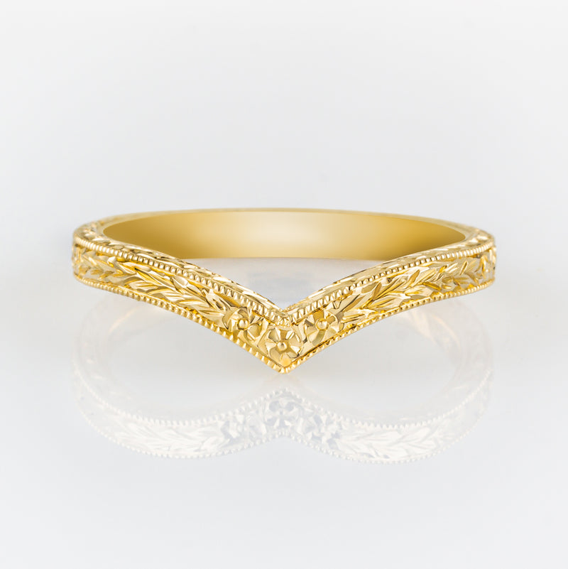 Forget me not v-shape wedding ring in yellow gold