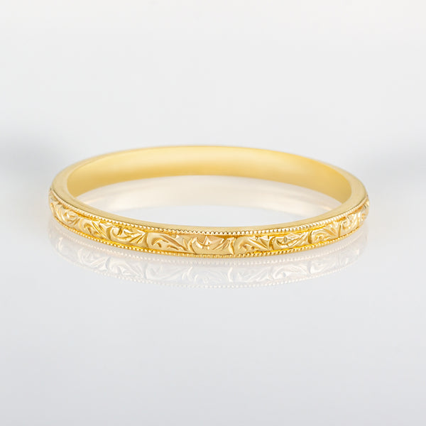 Scroll wedding ring in yellow gold