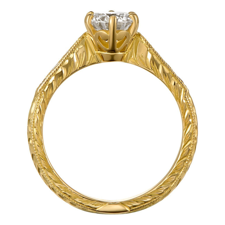 Vintage diamond yellow gold ring with engraved pattern
