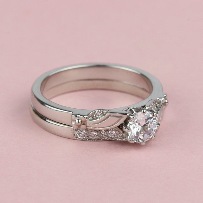 Bridal set with flower diamond ring and wedding ring