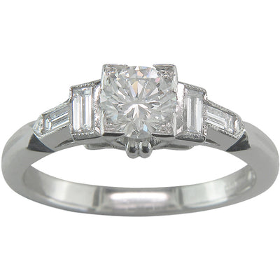 Diamond ring with baguette shoulders in vintage Art Deco design