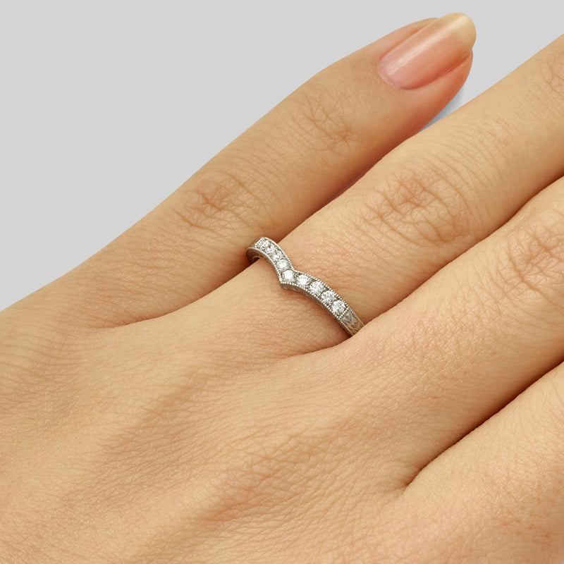 Engraved v-shape diamond wedding ring in white gold on hand