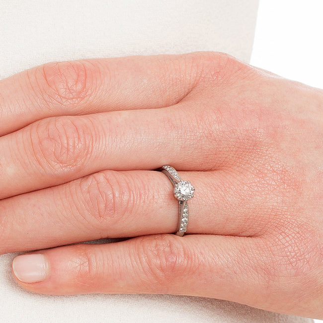 Engagement ring on hand - Model 3815