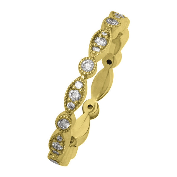 Scalloped diamond wedding ring in 18ct yellow gold