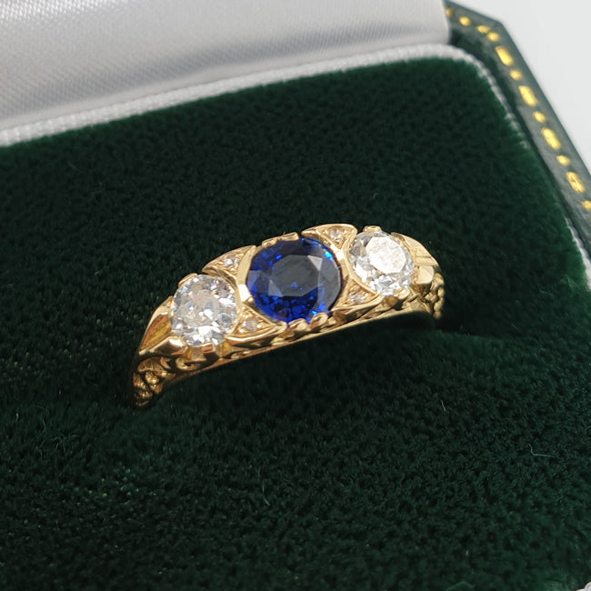Sapphire and diamond ring in 18ct yellow gold