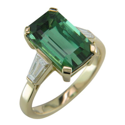 Tourmaline ring with baguettes in yellow gold