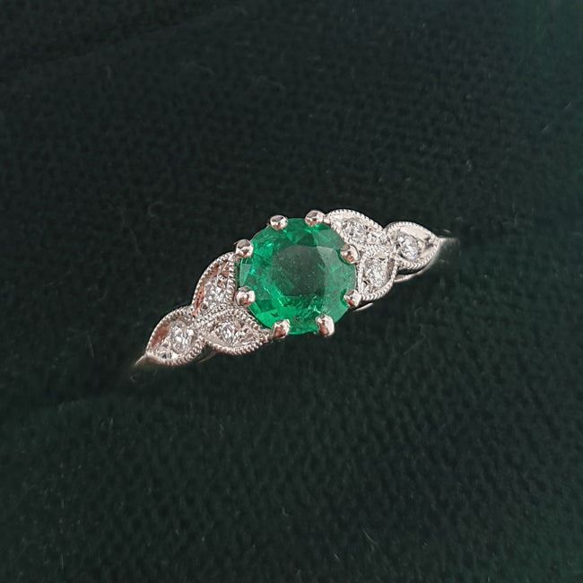 Unusual emerald ring in box