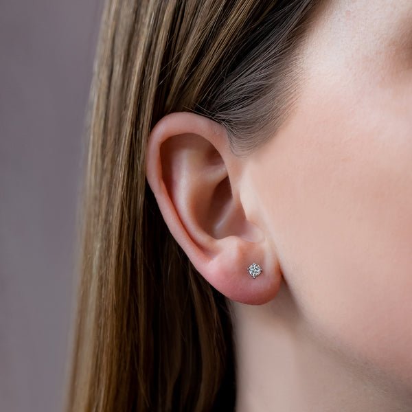 Classic Round-Brilliant Cut Diamond Stud Earrings in Platinum